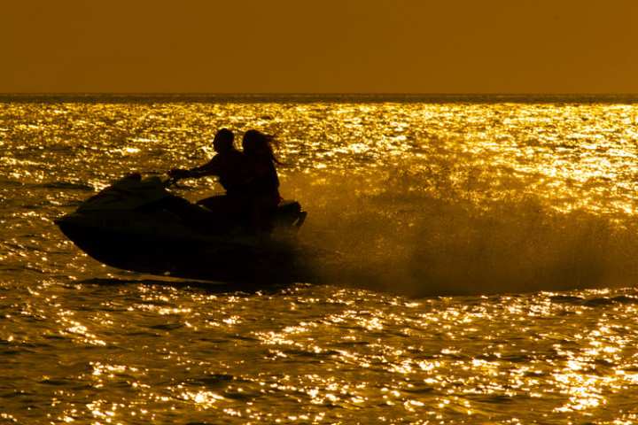 5 Exhilarating Jet Skiing Spots in Florida