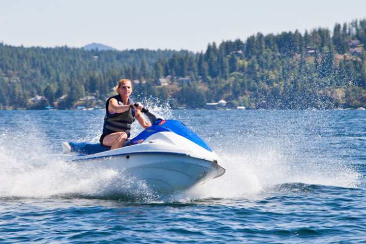 5 Exhilarating Jet Skiing Spots in Iowa