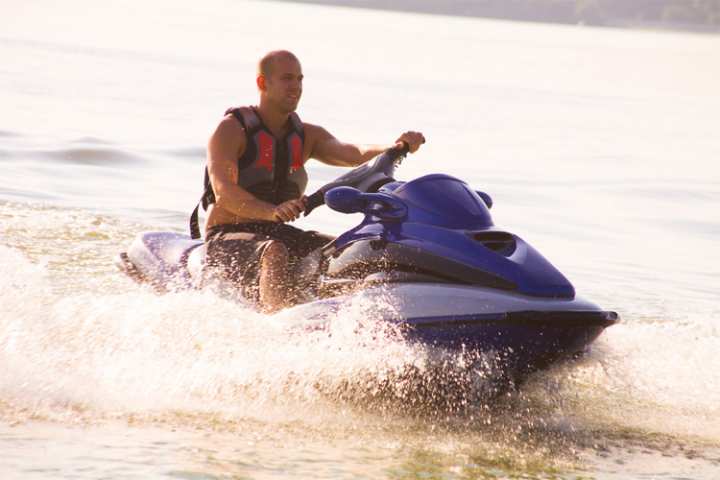 5 Exhilarating Jet Skiing Spots in Idaho