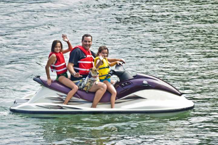 5 Exhilarating Jet Skiing Spots in Virginia